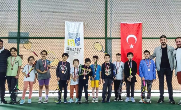 Karacabey Belediyesi’nden Minik Sporculara Tenis Turnuvası
