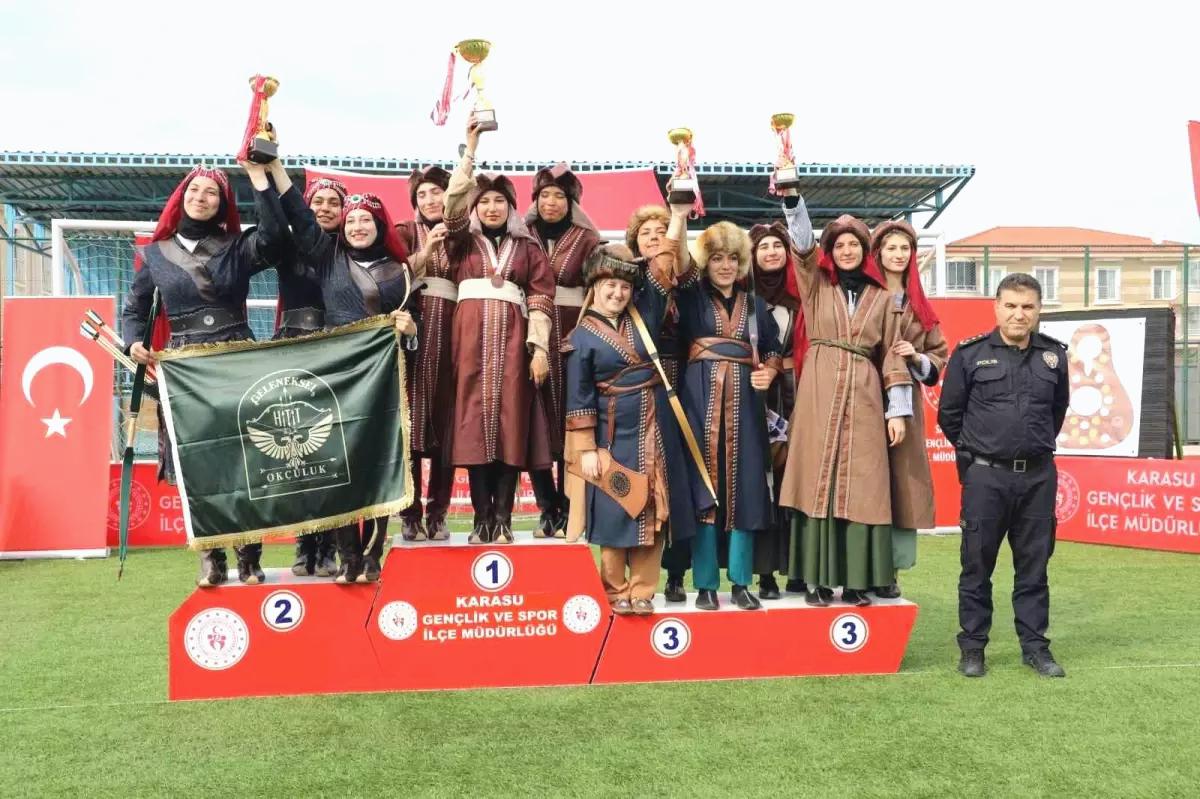 Karasu’da Geleneksel Türk Okçuluğu Şampiyonası Düzenlendi
