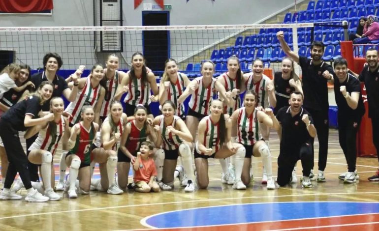 Karşıyaka, Voleybol Şampiyonası’nda Üçüncü Oldu