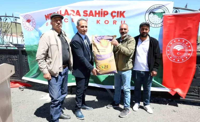 Kars’ta 60 Ton Korunga Tohumu Dağıtıldı
