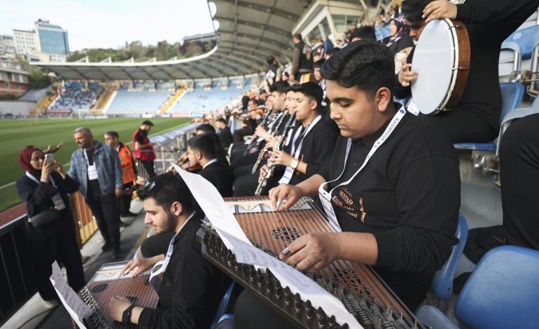 Kasımpaşa – Trabzonspor maçı öncesinde müzik etkinliği yapıldı
