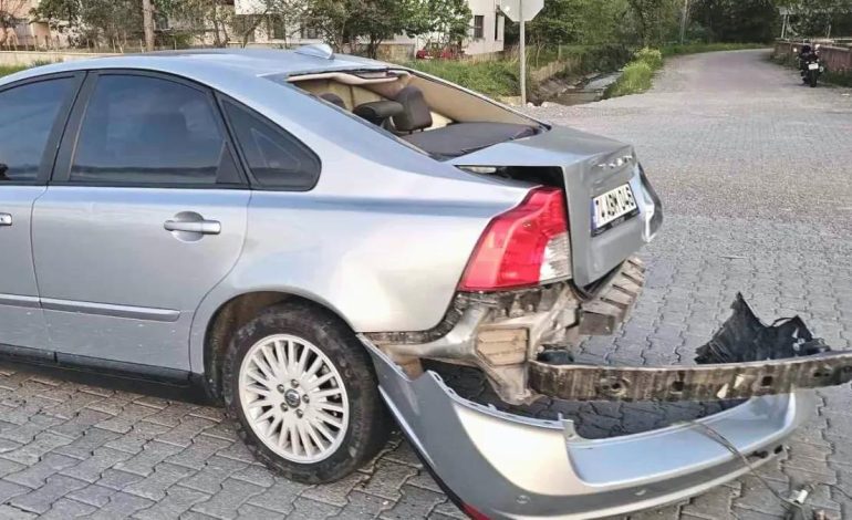 Kastamonu’da Park Halindeki Araca Çarpan Otomobil Sürücüsü Yaralandı