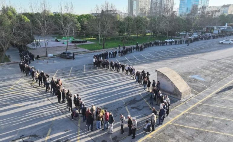 Kayseri’de Fideler İçin Uzun Kuyruklar