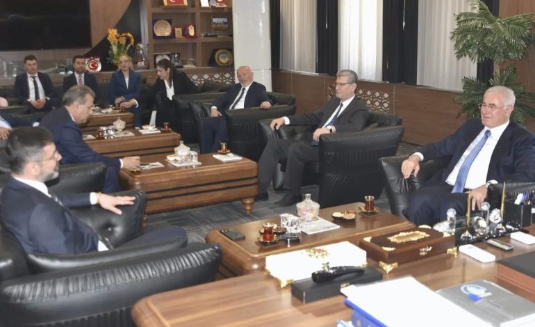 KDK, Halkın Avukatlığını Yapıyor