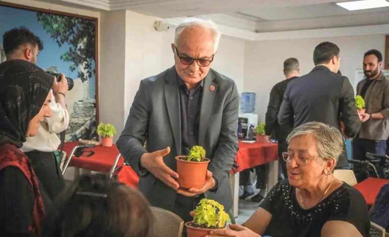Keçiören’de Anneler Günü Coşkusu