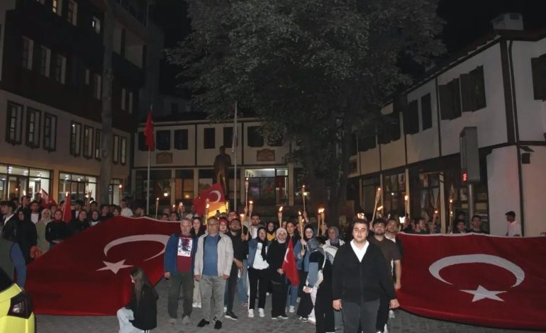 Kemaliye’de Fener Alayı ve Gençlik Yürüyüşü