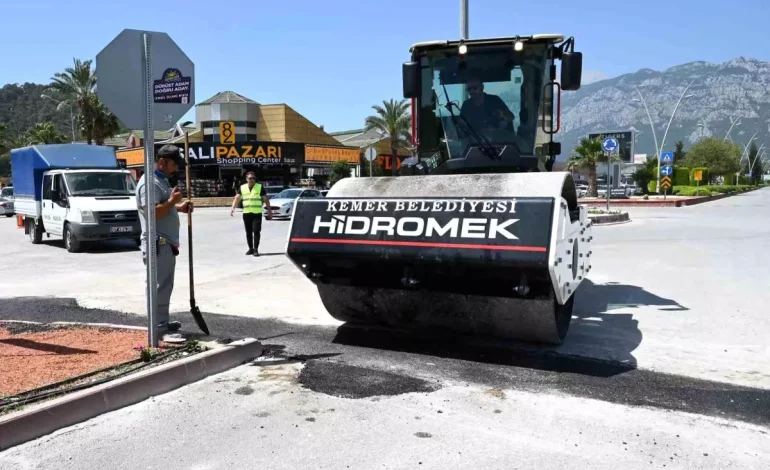 Kemer’de Elektrik Altyapı Çalışmalarının Ardından Asfaltlama Yapılıyor