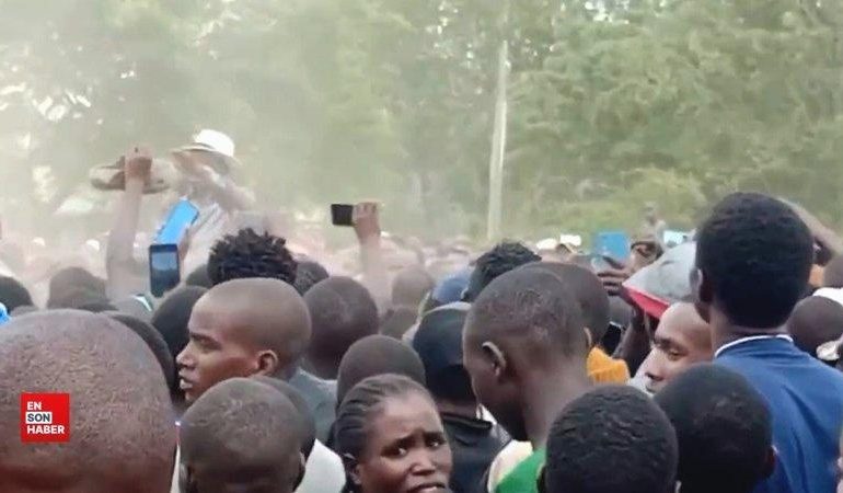 Kenya Devlet Başkanı Ruto’ya konuşurken ayakkabı fırlatıldı