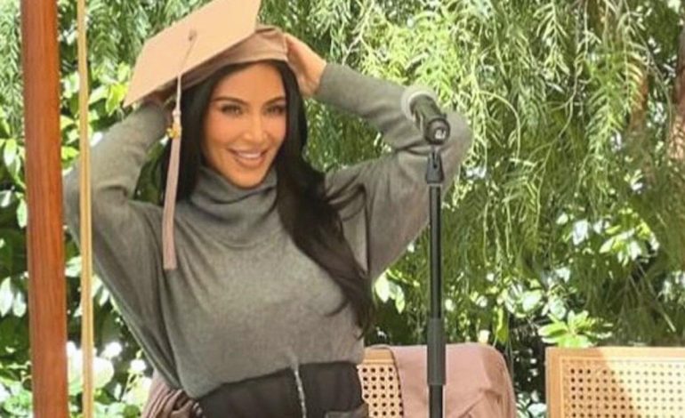 Kim Kardashian hukuk eğitimini yedi yılda bitirdi