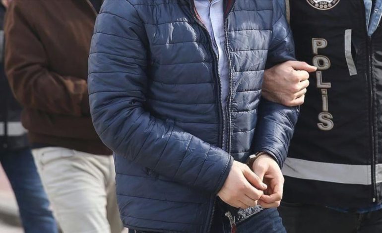 Kırmızı bültenle aranan 2 suçlu daha Türkiye’ye getirildi
