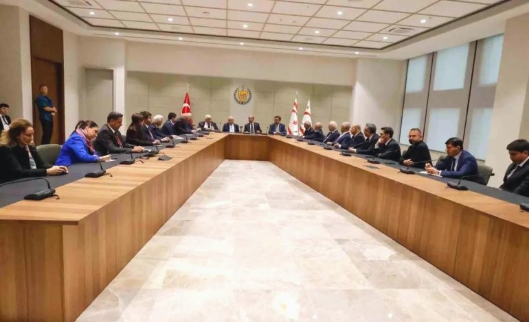 KKTC Cumhurbaşkanı Tatar, TDT Aksakallar Konseyi Başkanı Yıldırım ile görüştü