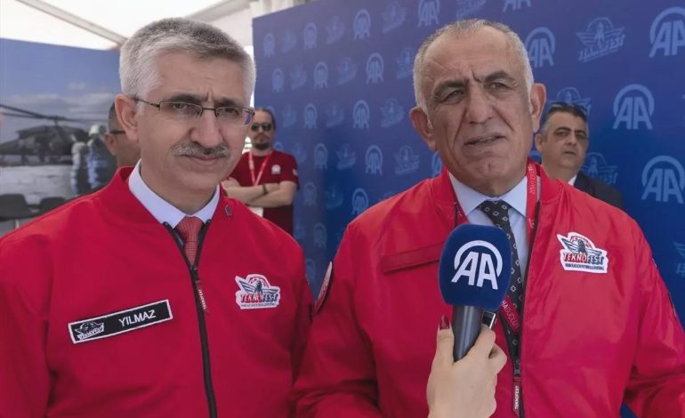 KKTC Milli Eğitim Bakanı Çavuşoğlu, TEKNOFEST KKTC’deki AA standını ziyaret etti Açıklaması