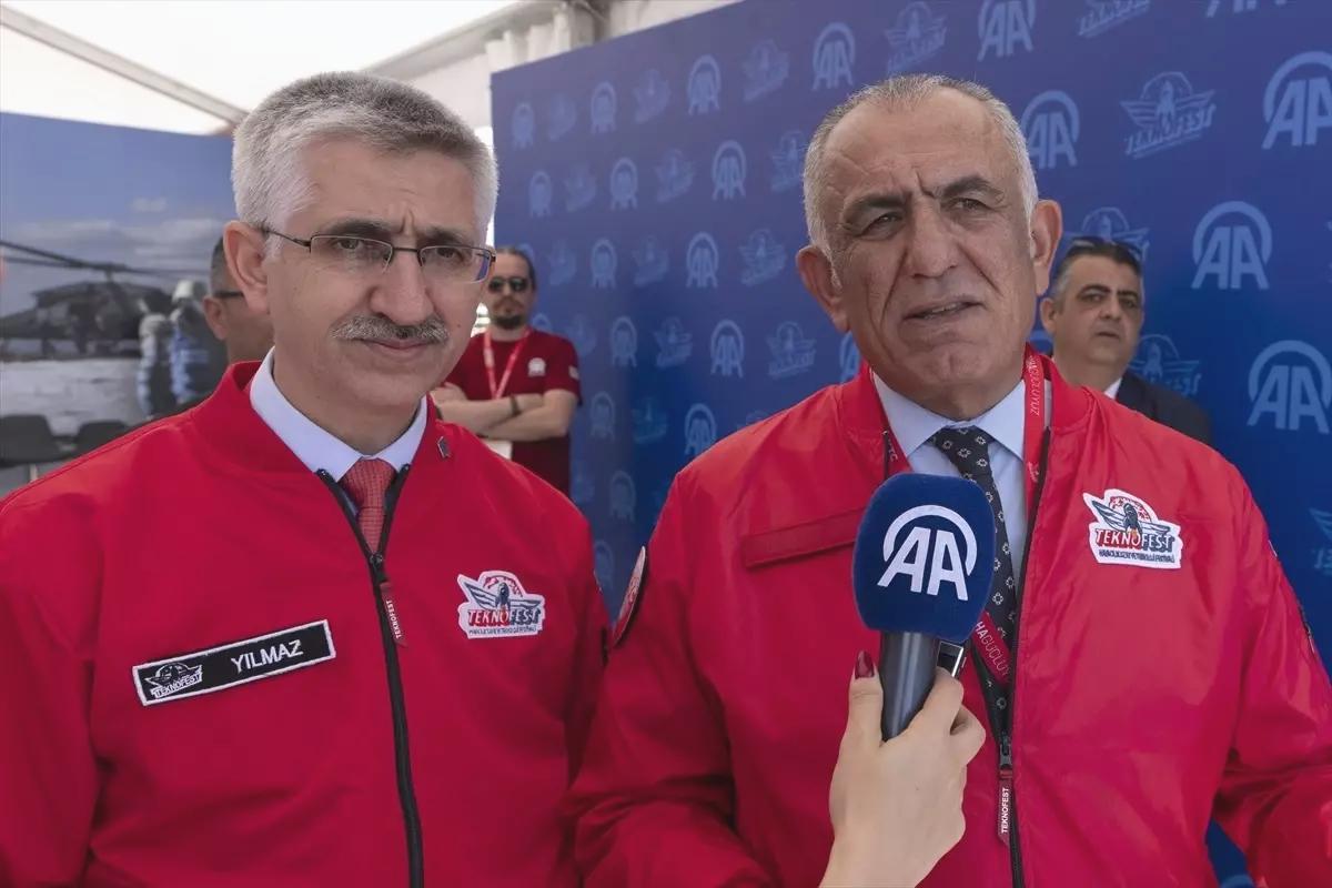 KKTC Milli Eğitim Bakanı Çavuşoğlu, TEKNOFEST KKTC’deki AA standını ziyaret etti Açıklaması