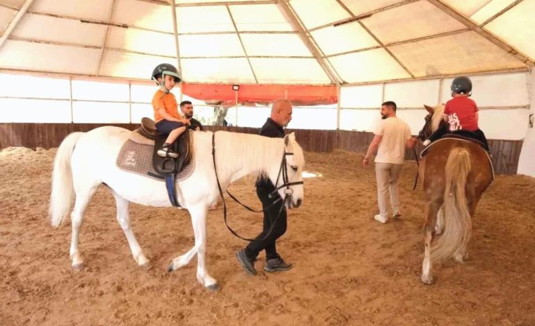 Kocaeli’de Miniklere Ücretsiz At Biniş Eğitimi