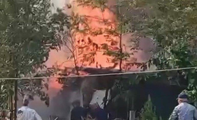 Kocaeli’de odunluk alev alev yandı