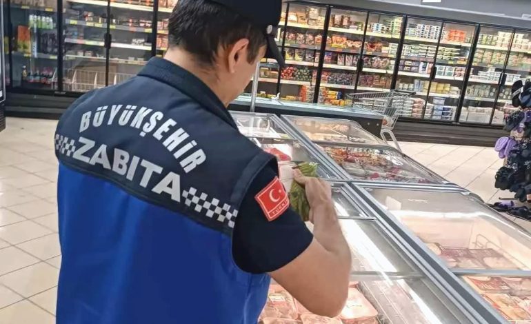 Kocaeli’de Zabıta Ekiplerinden Market Denetimleri