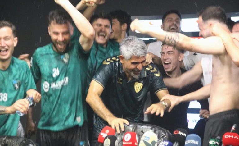 Kocaelispor Şampiyonluğunu Kutladı