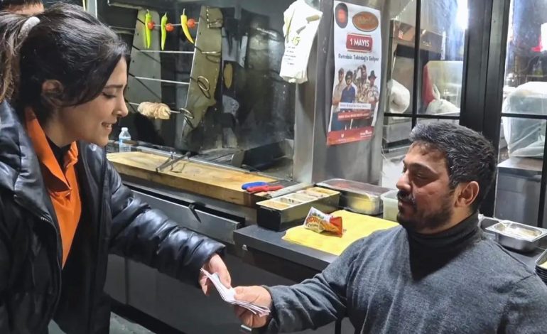 Kokoreççi İşçiler İçin Gelirini Dağıttı