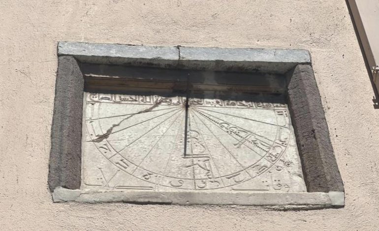 Konya’da 616 yıldır güneş ışığı ile namaz vakitlerini gösteren cami saati