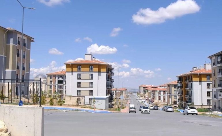 Konya’da TOKİ’de zam isyanı: Asgari ücretle çalışan bir adam ne yiyecek?