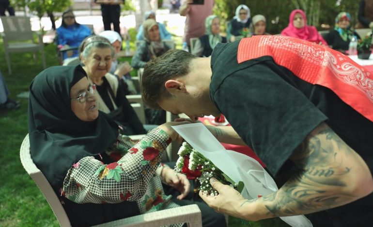 Konyasporlu oyuncular Anneler Günü’nü ziyaretlerle kutladı