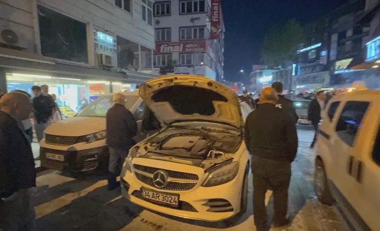 Küçükçekmece’de Havai Fişekle Araç Yangını