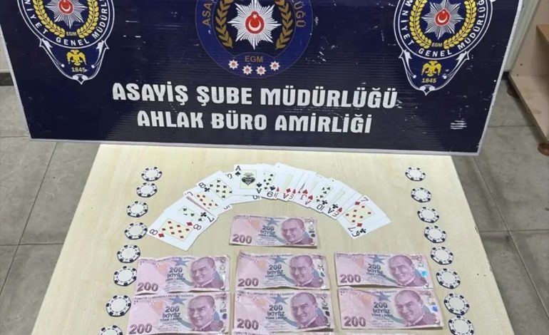 Kumar Oynayan 3 Kişiye Cezayı Kaptırdı
