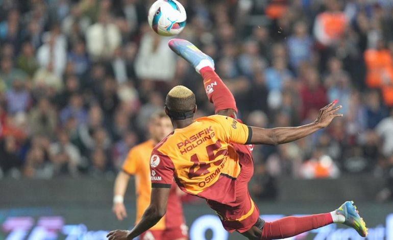 Kupa zaferinin oyuncusu Victor Osimhen oldu