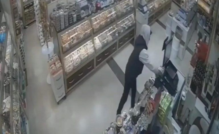 Kuruyemişçide Sadaka Kutusu Çalındı
