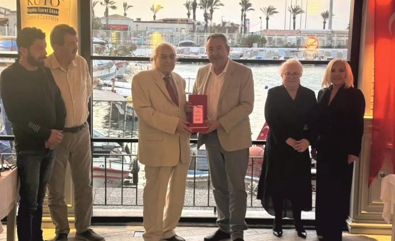 Kuşadası Ticaret Odası’nda Plaket Töreni