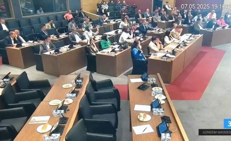 Kütahya Belediyesi Meclis Toplantısı Gergin Başladı