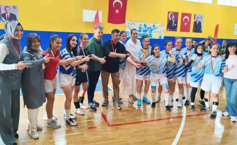 Kütahya Kız Futsal Takımı Şampiyon