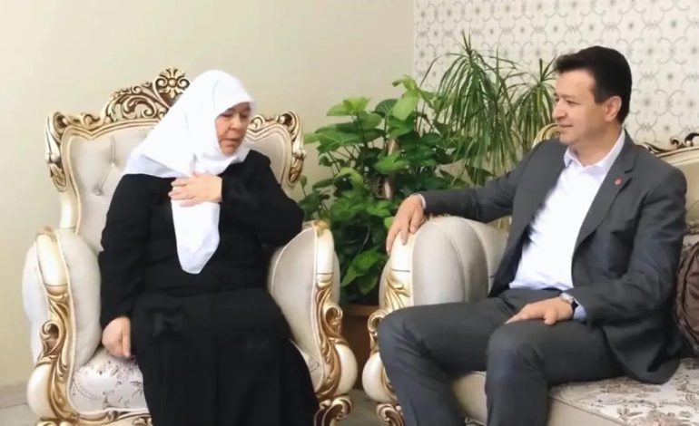 Mahmut Arıkan Anneler Günü’nü Kutladı