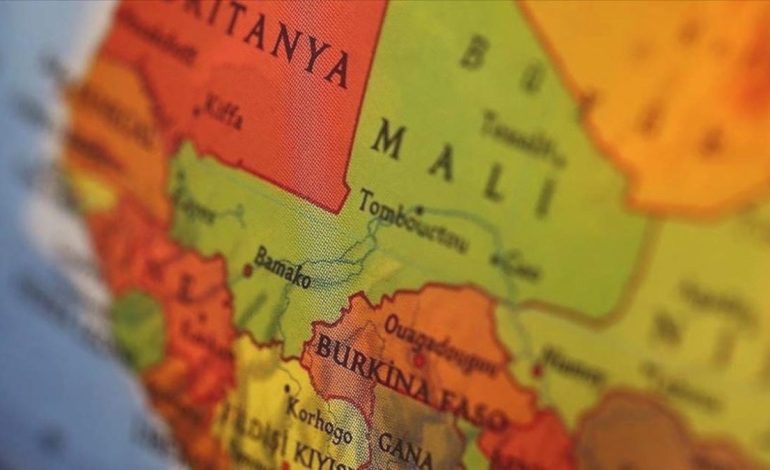 Mali’de siyasi partilerin faaliyetleri durduruldu