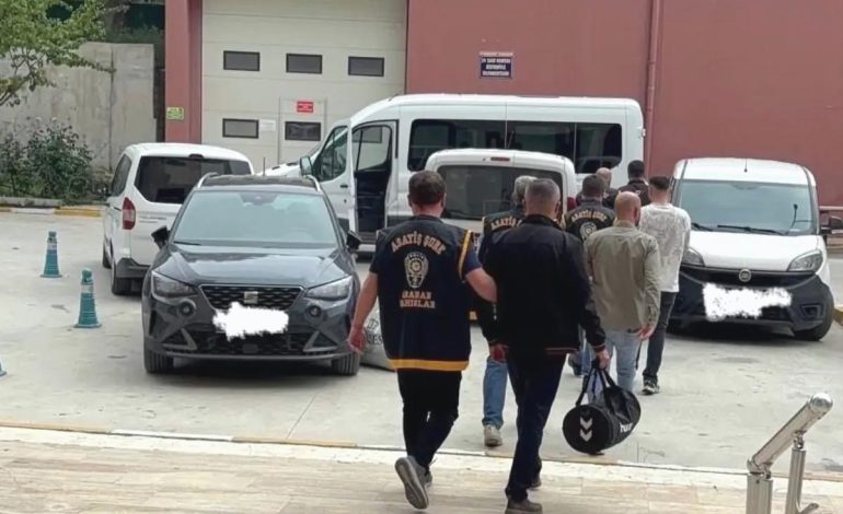 Manisa’da 24 Aranan Şahıs Yakalandı