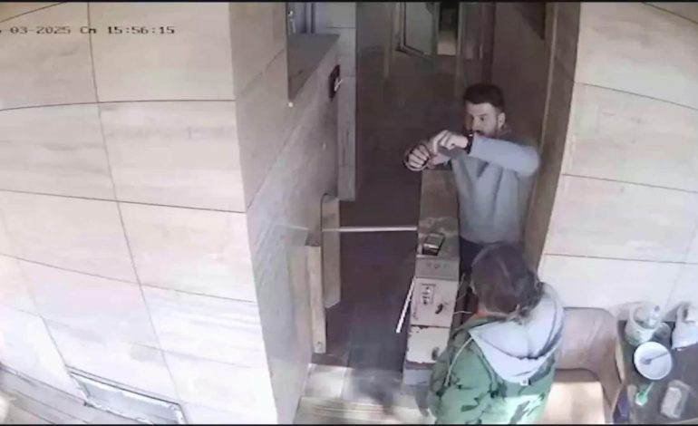 Manisa’da Altın Dolusu Kese Polis’e Teslim Edildi