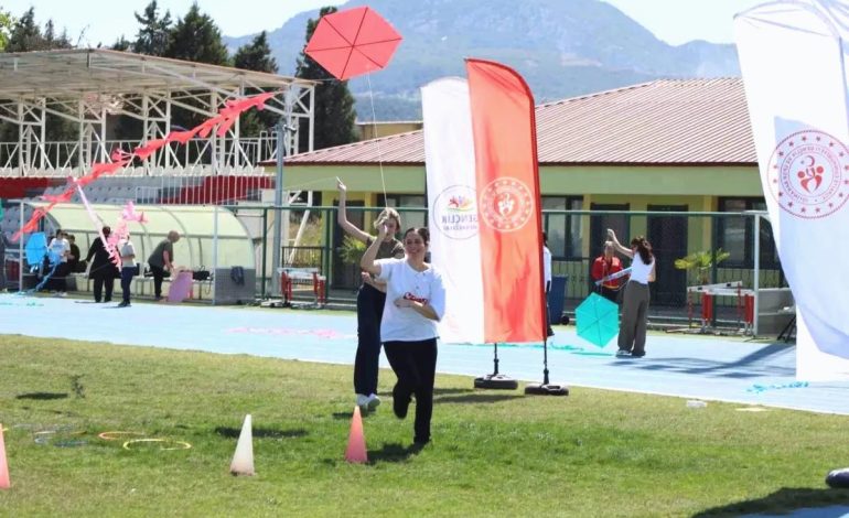Manisa’da Renkli Uçurtma Şenliği