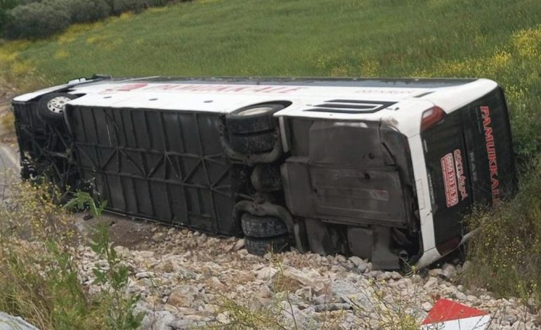 Manisa’da yolcu otobüsü devrildi: 16 kişi yaralandı