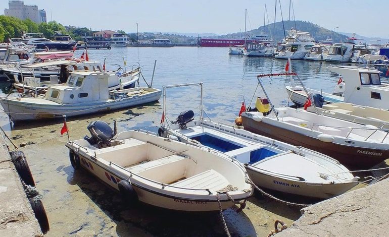 Marmara’da yine ortaya çıktı… Teknelerin etrafını sardı