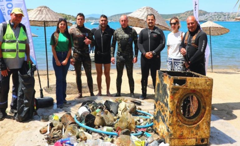 Mavi Bayraklı koydan çıkan çöpler şoke etti, çamaşır makinesi bile var