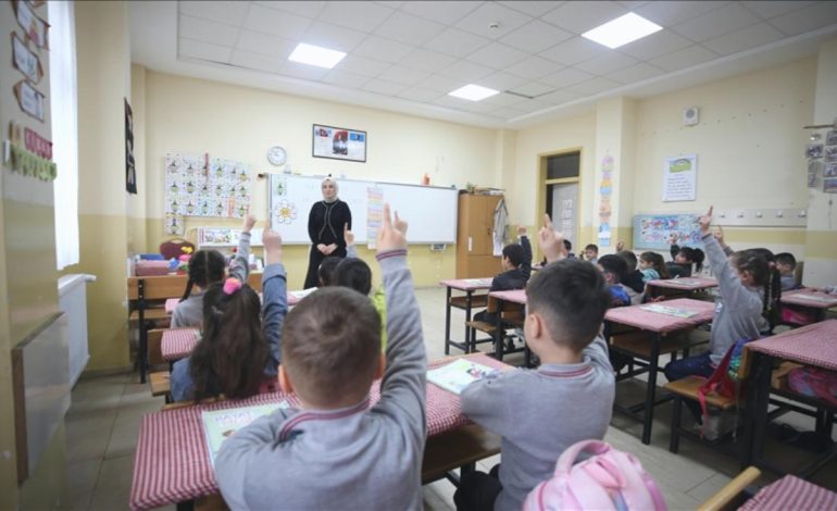 MEB: Öğretmenlerin şehir içi yer değiştirme başvuruları başlıyor