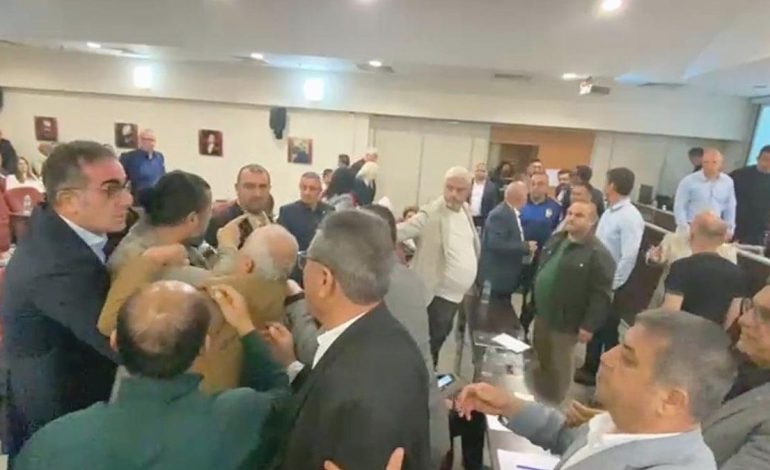 Meclis değil boks ringi! AKP’li üyeden CHP’li üyeye ‘Ağzını yüzünü dağıtırım’ tehdidi