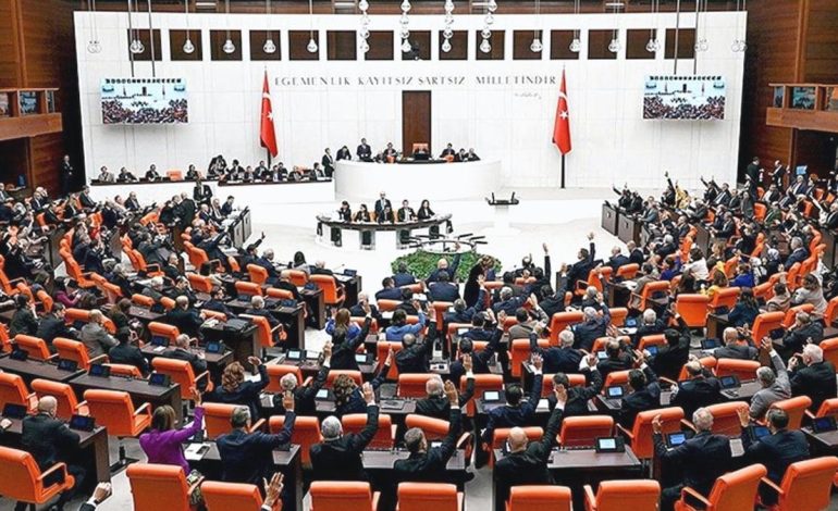 Meclis’te ‘jammer’ ve ‘kamera bantlama’ tartışması