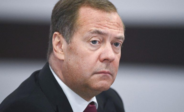 Medvedev: Müzakerelerin başarısız olması daha kötü bir çatışmaya yol açabilir