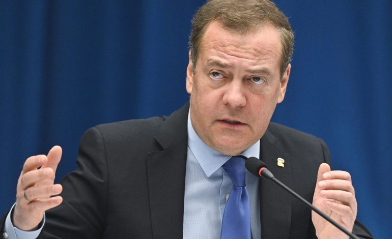 Medvedev: Ukrayna’nın devlet yapısını korumak için son şansı