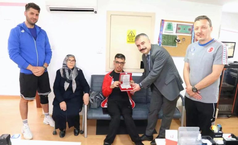 Mehmet Bakır Eğilmez: Paralimpik Yüzmede Başarı Hikayesi