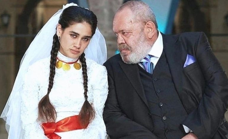 Meltem Miraloğlu ABD’de Darp Edildi: 40 Yaş Büyük Biriyle Evlenecekti, Hastanelik Oldu!