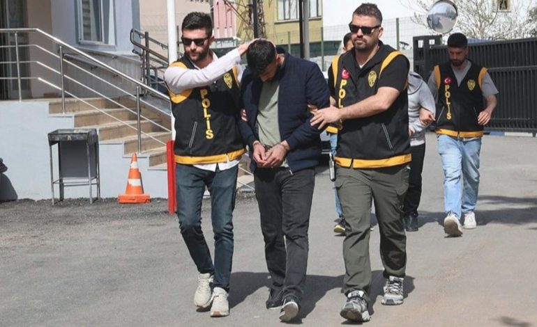 Mersin merkezli 5 ilde düzenlenen FETÖ operasyonunda 10 gözaltı