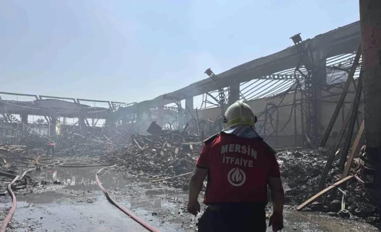 Mersin’de Oto Ses ve Görüntü Sistemleri Üreten Fabrikada Yangın Çıktı