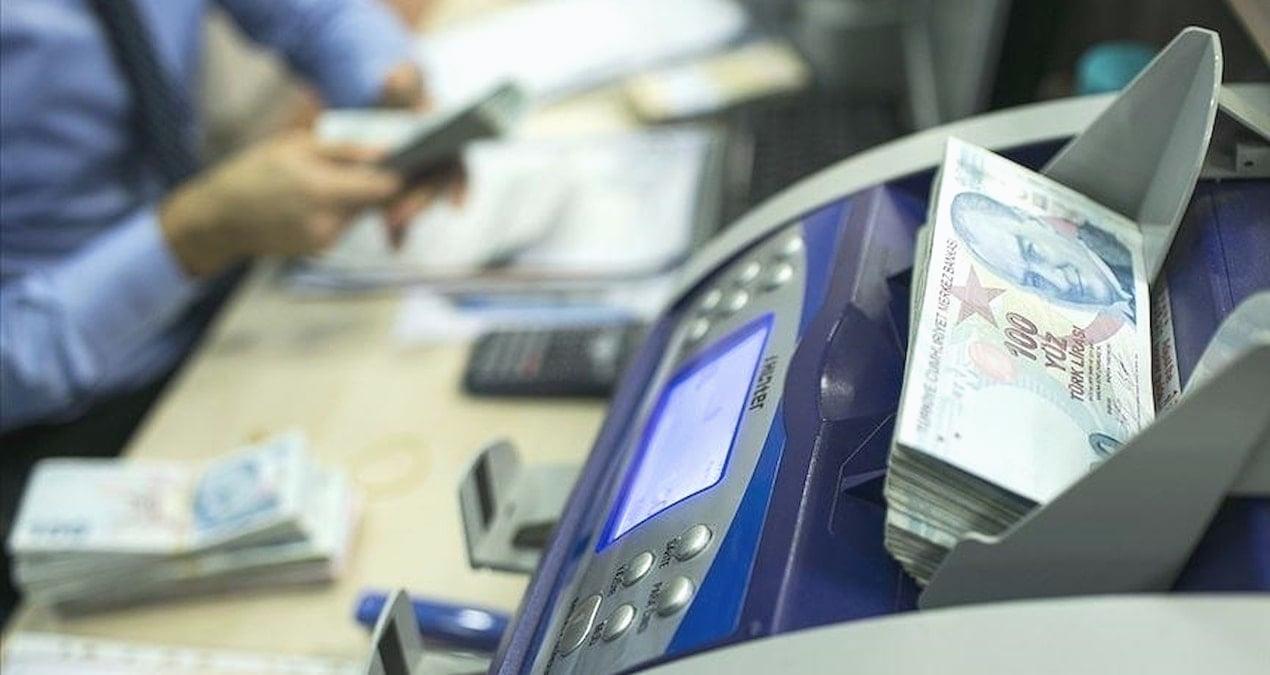 Mevduatlar geriledi, kredi hacmi arttı